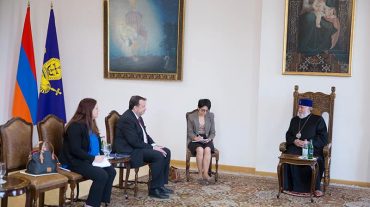 Հուսանք՝ կգտնվեն բարվոք լուծումներ երկխոսության ճանապարհով. Գարեգին Բ-ն Ռիչարդ Միլսի հետ քննարկել է ներքաղաքական իրավիճակը