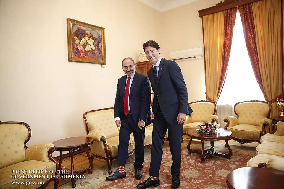 Հայաստանի և Կանադայի վարչապետները կատարել են խոստումը և հագել եռագույն գուլպաները
