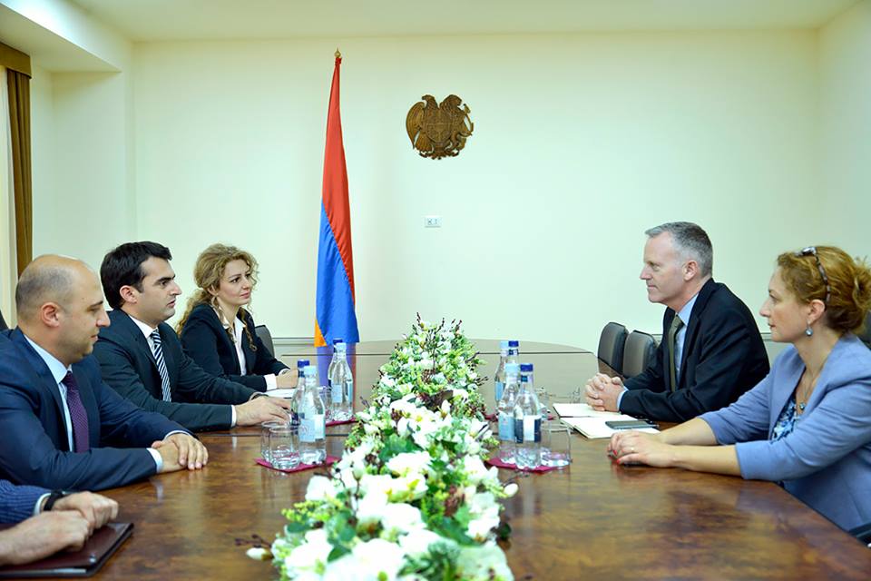 Հակոբ Արշակյանը ԱԶԲ Հայաստանի գրասենյակի ղեկավարի հետ քննարկել է բանկի օժանդակությամբ իրականացվող ծրագրերը