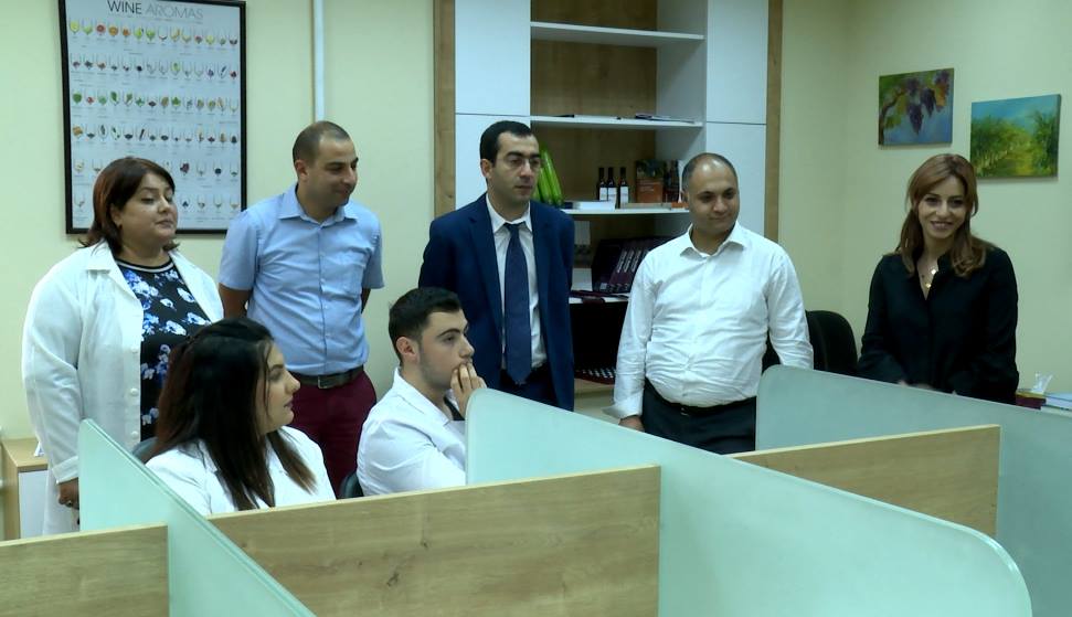 Գյուղատնտեսության նախարարի պաշտոնակատարն այցելել է Խաղողագործության և գինեգործության հիմնադրամ
