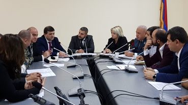 Տրանսպորտի, կապի և ՏՏ փոխնախարարը ևս աջ ղեկով մեքենա է վարում