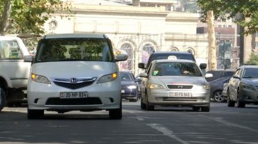 Վարորդները պահանջում են աջ ղեկով մեքենաների ներկրման արգելքի վերացում
