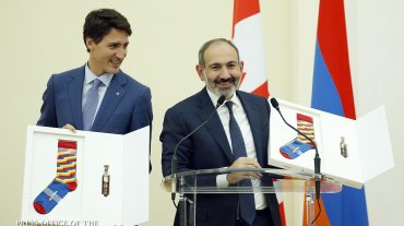Կարծում եմ, որ հայտնի եմ իմ սելֆիներով, իսկ պարոն Թրյուդոն՝ իր գուլպաներով. Փաշինյանը՝ Թրյուդոյին պաշտոնական ընթրիքի ժամանակ