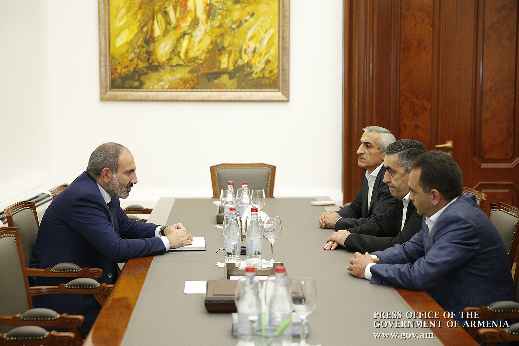 Վարչապետը ՀՅԴ ներկայացուցիչների հետ քննարկել է երկրում ստեղծված քաղաքական իրավիճակին վերաբերող հարցեր 
