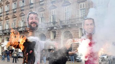 Իտալիայում ուսանողներն այրել են երկրի փոխվարչապետների տեսքով խրտվիլակներին