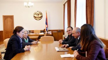 Բակո Սահակյանն ընդունել է հայկական ծագմամբ իտալացի գրող Անտոնիա Արսլանին