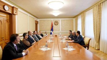 Բակո Սահակյանը և բարերար Մայք Սարյանը քննարկել են առողջապահության զարգացման ծրագրերը