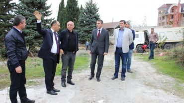 Բակո Սահակյանը այցելել է Ստեփանակերտում կառուցվող նոր բնակելի թաղամասի շինհարթակ
