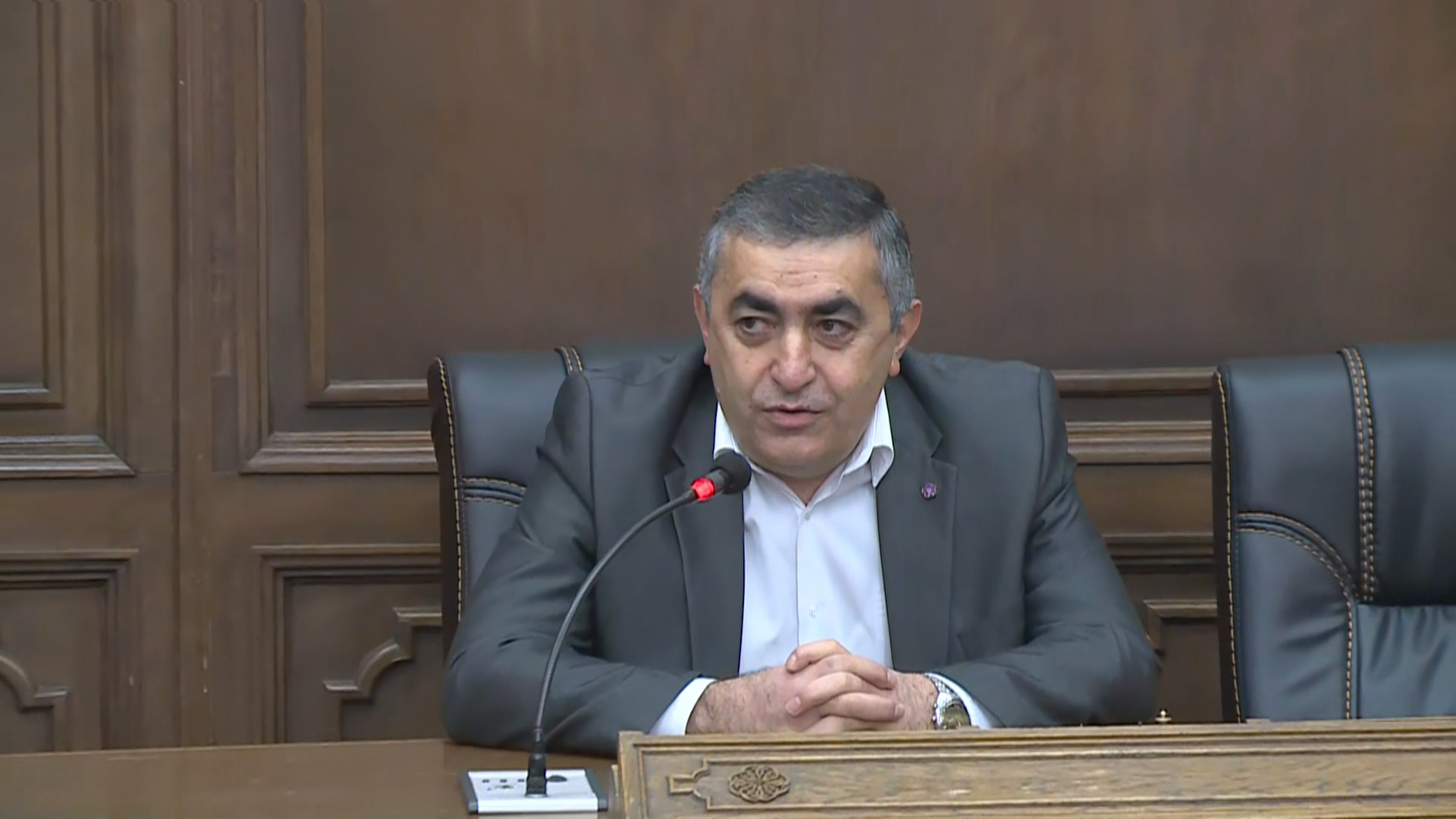 Միջնորդ կողմերը պետք է ընդհանրապես որևէ մեկի զենք չտրամադրեն կամ պետք է տրամադրեն այնպես, որ բալանսը չխախտվի. Ռուստամյան