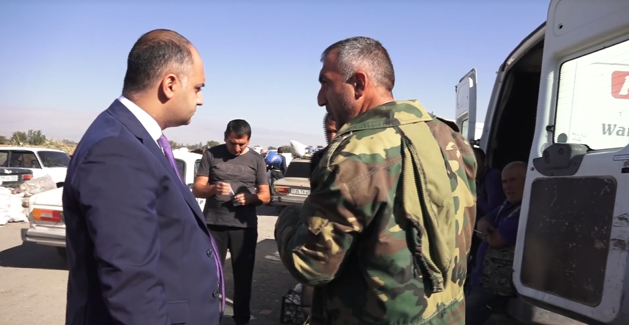 Գյուղատնտեսության նախարարի պաշտոնակատարն այցելել է Արմավիր–Երևան մայրուղու վրա գտնվող շուկա