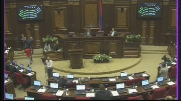 Խորհրդարանում նիստը հետաձգվեց 4 ժամով
