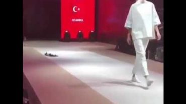 Թուրքիայում կատուն պոդիում է բարձրացել նորաձևության ցուցադրության ժամանակ