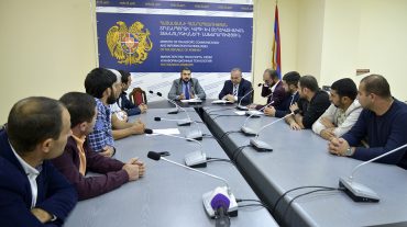 Արմեն Փամբուխչյանն ընդունել է «Ղեկը աջ» նախաձեռնության ներկայացուցիչներին