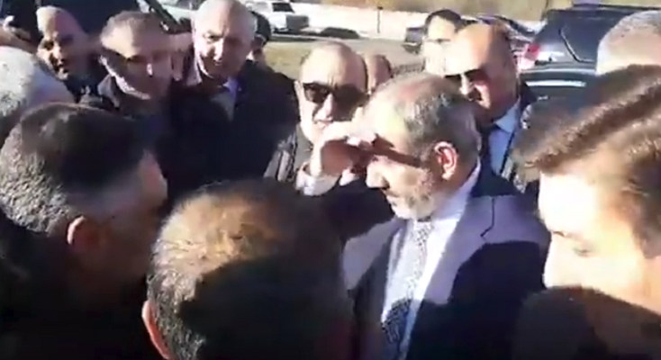 Փաշինյանը հանդիպեց «Ղեկը աջ» նախաձեռնության՝ Վրաստանի ճանապարհը փակած անդամների հետ