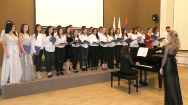 Գյումրիի երիտասարդ երաժիշտներն Ազնավուրի երգերը կատարել են ժողովրդական նվագարաններով