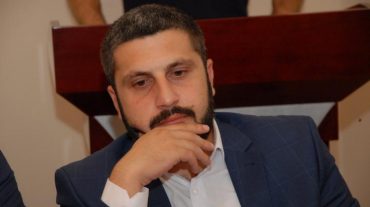 Նախարարն այցելել է Լարսում խցանման մեջ հայտնված վարորդներին