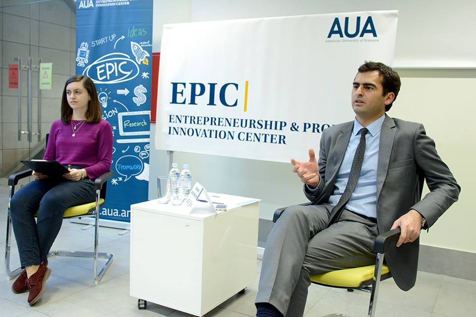 Հակոբ Արշակյանը հանդիպել է Հայաստանի ամերիկյան համալսարանի ուսանողների հետ
