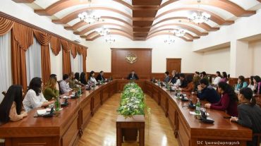 Պետնախարար Մարտիրոսյանն ընդունել է Արցախի պետական համալսարանի մի խումբ ուսանողների
