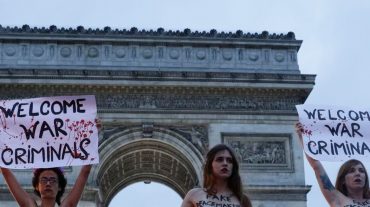 FEMEN-ի ակտիվիստները կիսամերկ ակցիա են իրականացրել Փարիզում կայանալիք միջոցառումից առաջ
