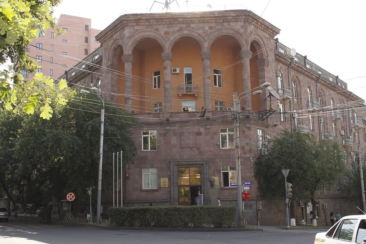 Սթափվե՛ք. Բրյուսովի անվան համալսարանի դասախոսներն ուղերձով դիմել են ուսանողուհիներին