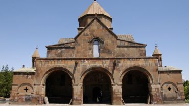 Մայր Տաճարի փոխարեն կիրակնօրյա պատարագը մատուցվել է Սուրբ Գայանե վանքում