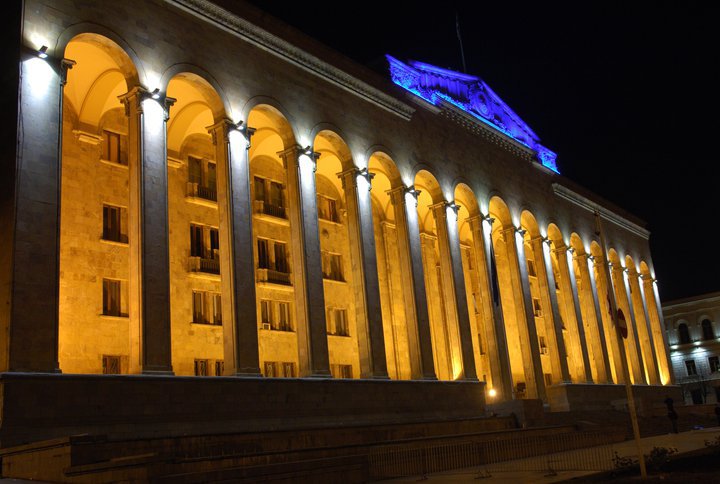 Վրաստանի խորհրդարանը վերադառնում է Թբիլիսի