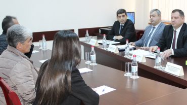 Քննչական կոմիտեի նախագահն ընդունել է զոհված սպայի ծնողներին