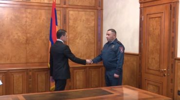 Վալերի Օսիպյանը լեյտենանտի ուսադիրներ է հանձնել 9 ոստիկանի