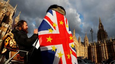 Brexit-ի կողմնակիցներն արգելափակել են Վեսթմինստերյան կամրջի երթևեկությունը