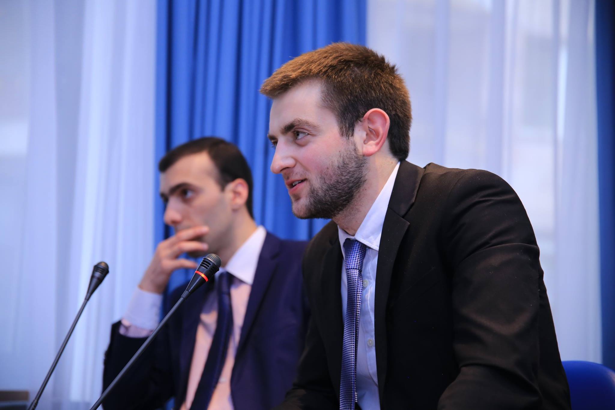 Դավիթ Պետրոսյանին չեն հեռացրել բուհից, նա իր դիմումի համաձայն է դուրս եկել ԵՊՀ-ից