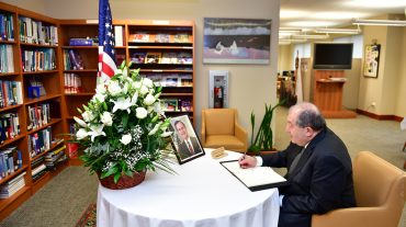 Երբեք չեմ մոռանա մեր հանդիպումները. նախագահը գրառում է կատարել ԱՄՆ դեսպանատանը բացված սգո մատյանում