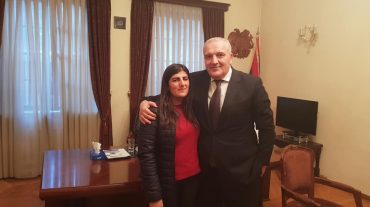 Հայ ուսանողուհին Թբիլիսիի փողոցներից մեկում գտել է 37 000 դոլար և վերադարձրել տիրոջը