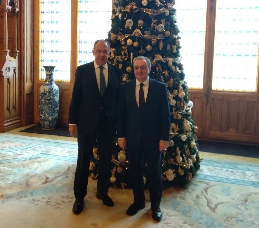 Զոհրաբ Մնացականյանը հանդիպել է Սերգեյ Լավրովի հետ