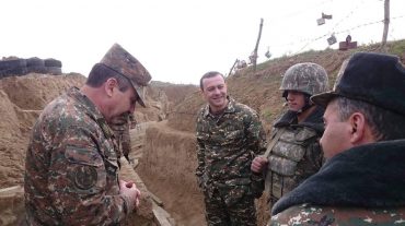 ԱԽ քարտուղարն այցելել է առաջնագիծ ու շնորհավորել զինծառայողներին