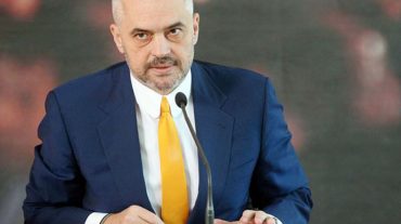 Ալբանիայի վարչապետի ուղղությամբ խորհրդարանում հավկիթներ են նետել