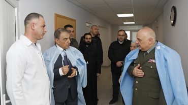 Արա Բաբլոյանն այցելել է ՊՆ կենտրոնական կլինիկական զինվորական հոսպիտալ