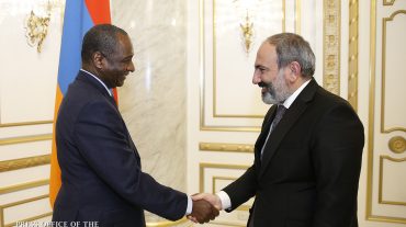 Փաշինյանն ստորագրել է Ֆրանկոֆոնիայի միջազգային կազմակերպության գլխավոր քարտուղարի աշխատանքային պայմանագիրը