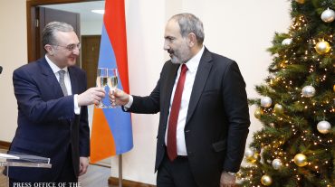 Փաշինյանը մասնակցել է Ամանորի և Սուրբ Ծննդյան տոների առթիվ Արտաքին գործերի նախարարության ընդունելությանը