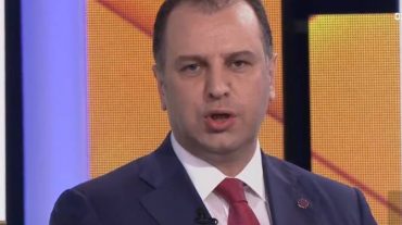 Հասարակությունը սևերի ու սպիտակների բաժանելու իշխանությունների քաղաքականությունը ոչ այլ ինչ է, քան ներքին թշնամիներ որոնելու և ստեղծելու, այլակարծությունը խեղդելու միջոց․ Վիգեն Սարգսյան