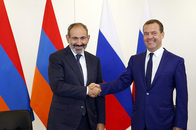 Գալիք Ամանորի և Սուրբ Ծննդի առթիվ Դմիտրի Մեդվեդևը շնորհավորական ուղերձ է հղել Նիկոլ Փաշինյանին