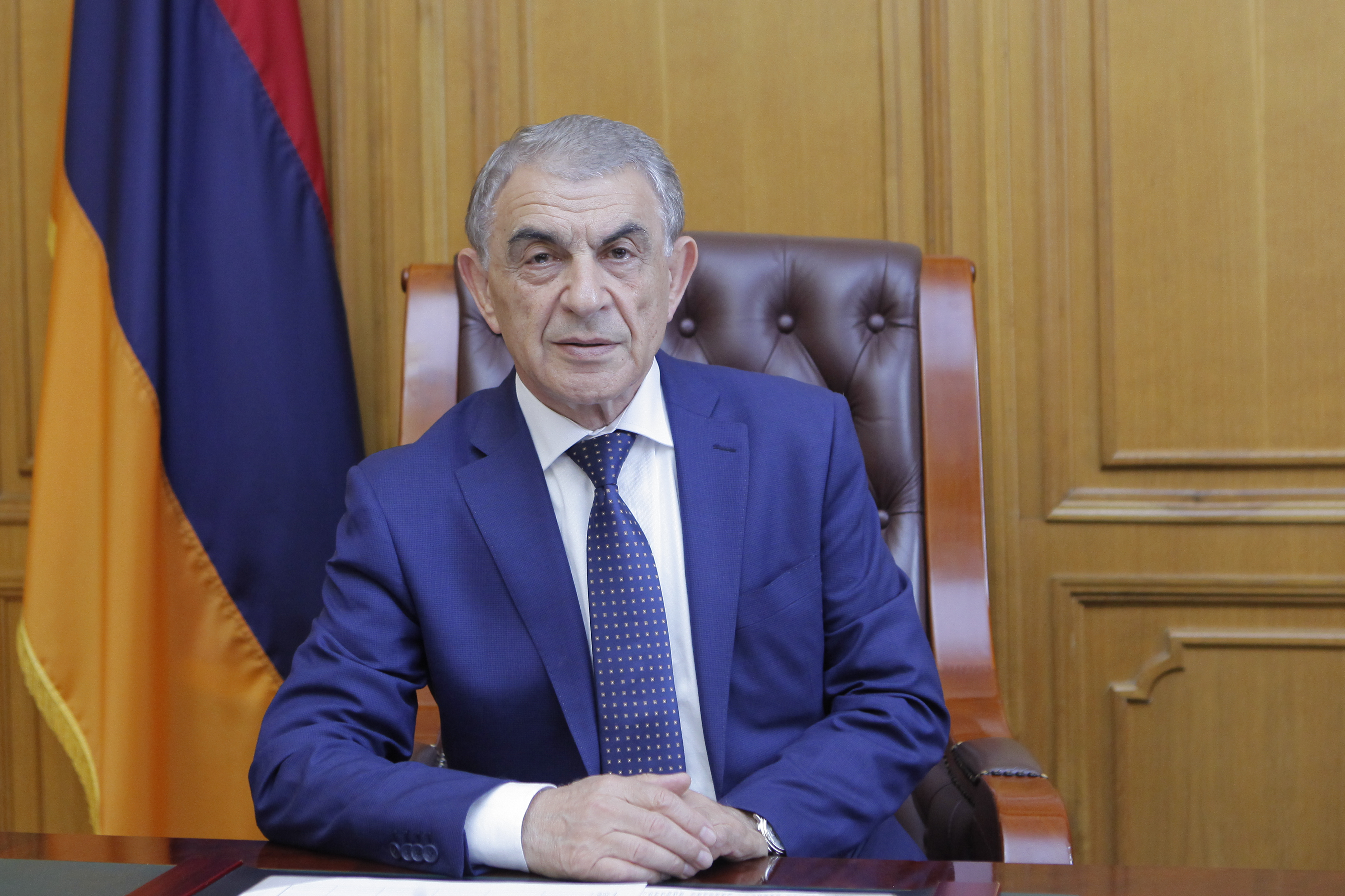 Ցանկանում եմ, որ ամանորյա եղևնիները զարդարող շղթաները լուսավորեն նաև մեր ընտրած ճանապարհը․ Արա Բաբլոյան