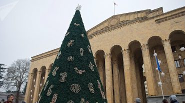 Որդեկորույս հայրերի ցույցերի պատճառով Վրաստանի գլխավոր տոնածառի տեղադրման վայրն անհայտ է մնում