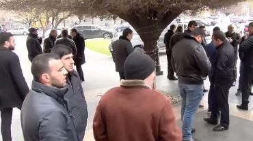 Բողոքի ակցիա կառավարության դիմաց. բեռնափոխադրողները դժգոհում են հարկային փոփոխություններից