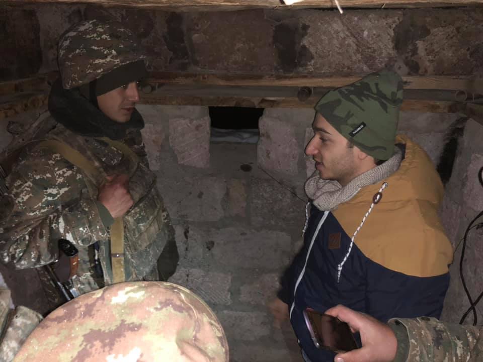 Նրանք զգոն են, վստահ, հպարտ. Մխիթար Հայրապետյանն այցելել է առաջնագծում ծառայող զինծառայողներին