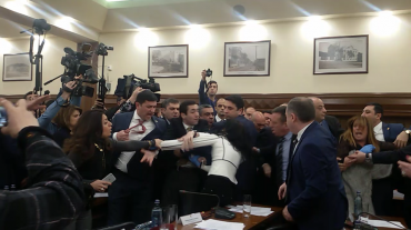 Երևանի ավագանու նիստում տեղի ունեցած ծեծկռտուքի վերաբերյալ գործը կարճվել է