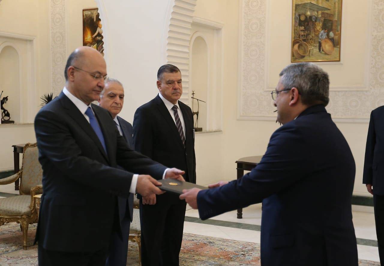 Դեսպան Հրաչյա Փոլադյանն իր հավատարմագրերը հանձնեց Իրաքի Հանրապետության նախագահին