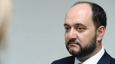 ԿԳ նախարարը դատապարտել է հայկական վարժարանների վրա թուրքական դրոշներ փակցնելու փաստը