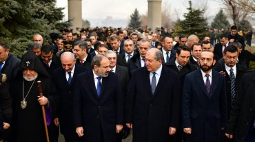 Նախագահը, Կաթողիկոսն ու մյուս բարձրաստիճան պաշտոնյաներն այցելել են «Եռաբլուր»