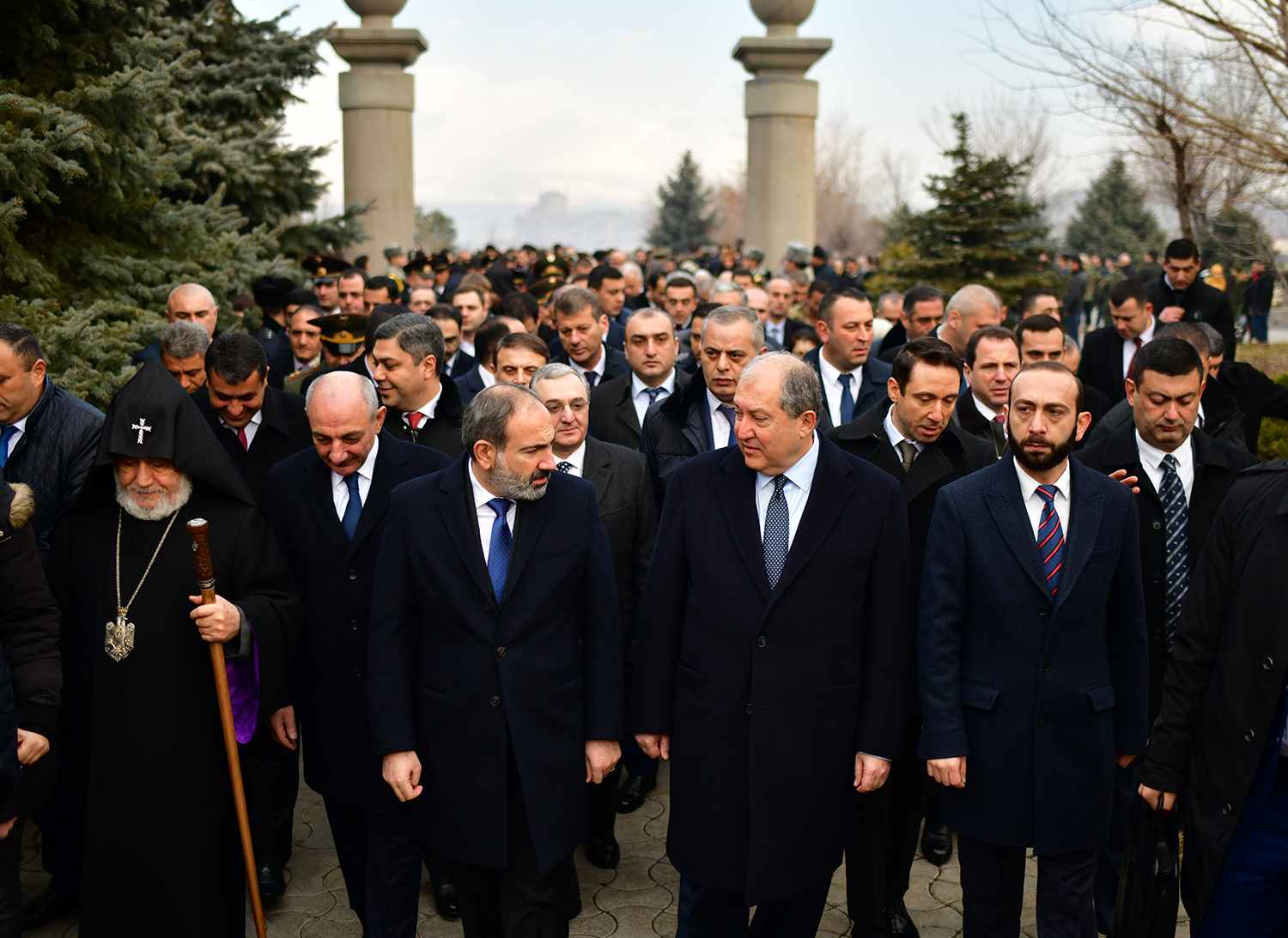 Նախագահը, Կաթողիկոսն ու մյուս բարձրաստիճան պաշտոնյաներն այցելել են «Եռաբլուր»