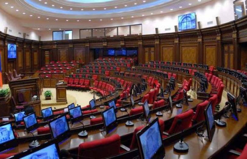 Պետական ապարատը կառավարությունում օպտիմալացնում են, ԱԺ-ում՝ ուռճացնում. «Իրավունք»